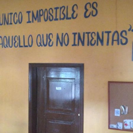 Отель Hostal Caminos De Суэска Экстерьер фото