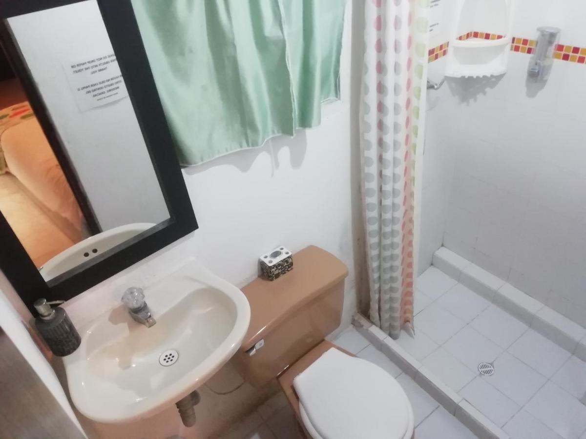Отель Hostal Caminos De Суэска Экстерьер фото