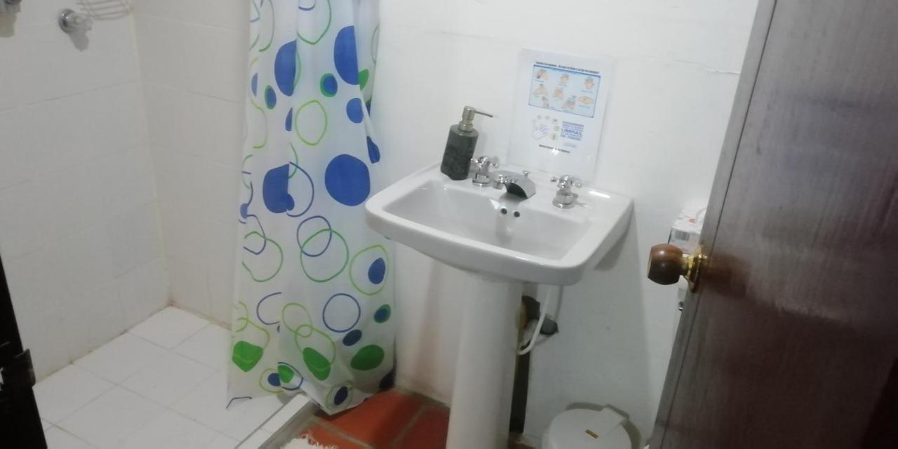 Отель Hostal Caminos De Суэска Экстерьер фото