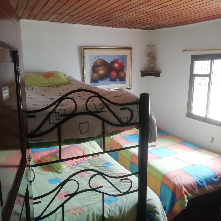 Отель Hostal Caminos De Суэска Экстерьер фото