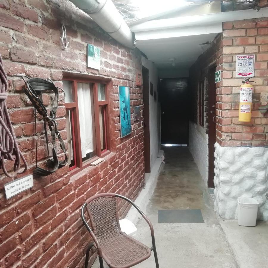 Отель Hostal Caminos De Суэска Экстерьер фото