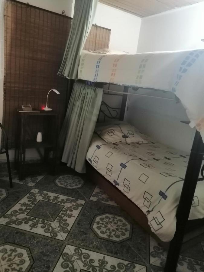 Отель Hostal Caminos De Суэска Экстерьер фото