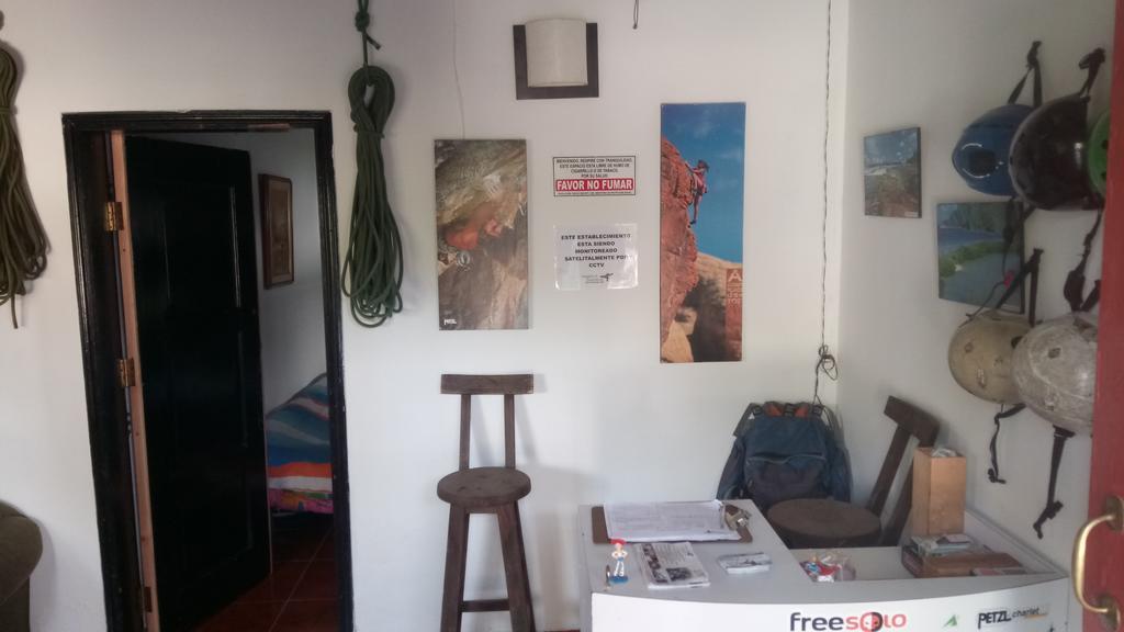 Отель Hostal Caminos De Суэска Экстерьер фото