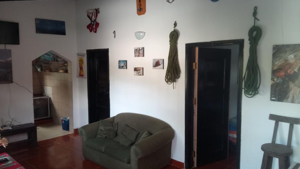 Отель Hostal Caminos De Суэска Экстерьер фото